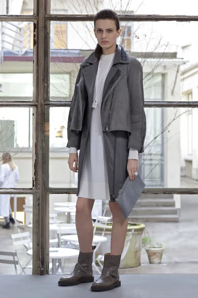 Look 10